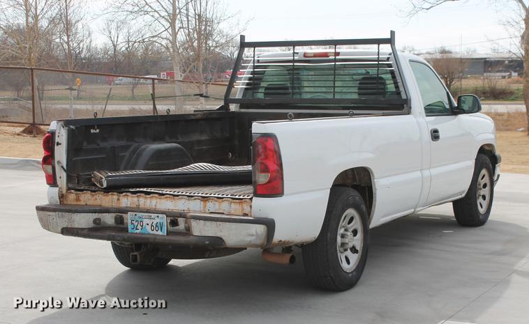 image for item DB5123 2005 Chevrolet Silverado 1500 pickup truck