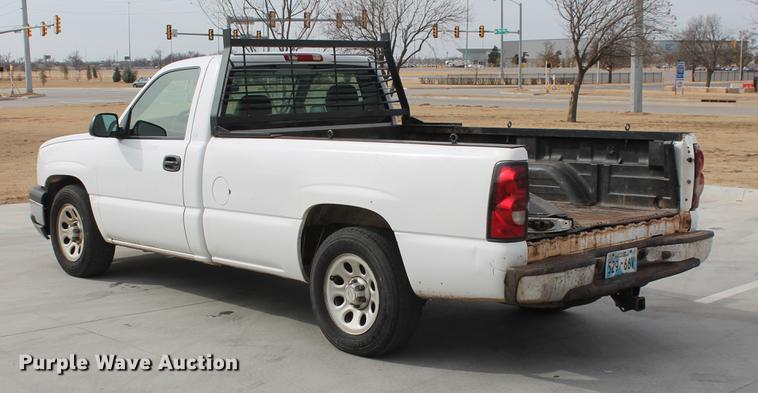 image for item DB5123 2005 Chevrolet Silverado 1500 pickup truck