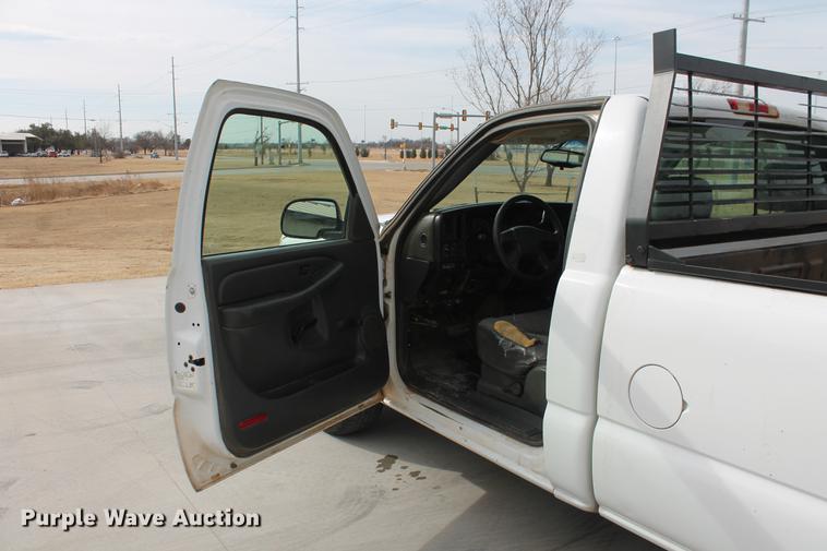 image for item DB5123 2005 Chevrolet Silverado 1500 pickup truck