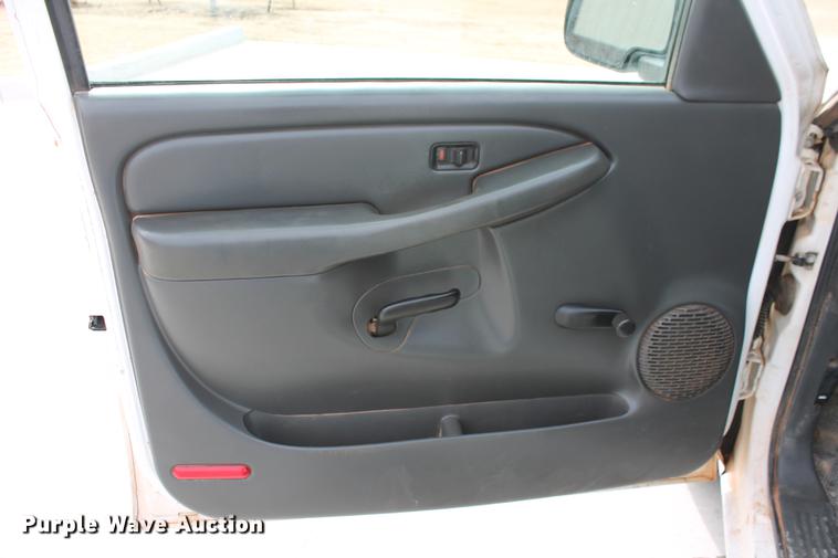 image for item DB5123 2005 Chevrolet Silverado 1500 pickup truck