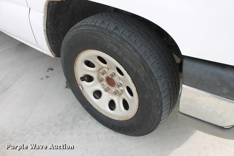 image for item DB5123 2005 Chevrolet Silverado 1500 pickup truck