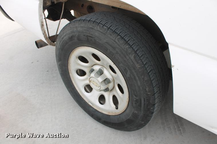 image for item DB5123 2005 Chevrolet Silverado 1500 pickup truck