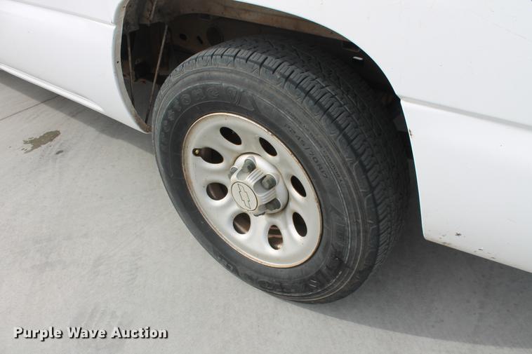 image for item DB5123 2005 Chevrolet Silverado 1500 pickup truck