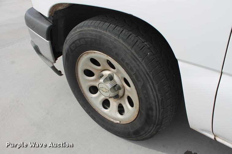 image for item DB5123 2005 Chevrolet Silverado 1500 pickup truck