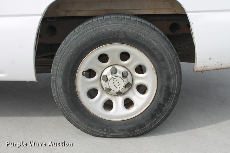 image for item DB5123 2005 Chevrolet Silverado 1500 pickup truck