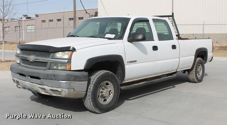 image for item DB5124 2004 Chevrolet Silverado 2500HD Crew Cab pickup truck