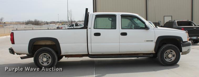 image for item DB5124 2004 Chevrolet Silverado 2500HD Crew Cab pickup truck