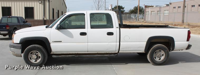 image for item DB5124 2004 Chevrolet Silverado 2500HD Crew Cab pickup truck