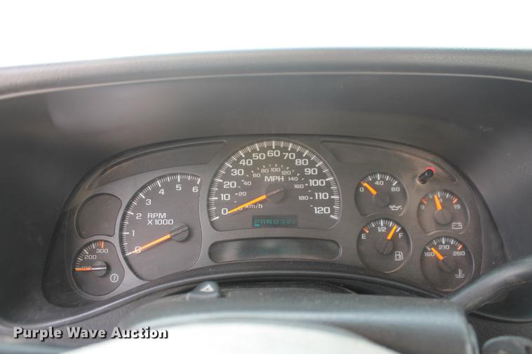 image for item DB5124 2004 Chevrolet Silverado 2500HD Crew Cab pickup truck