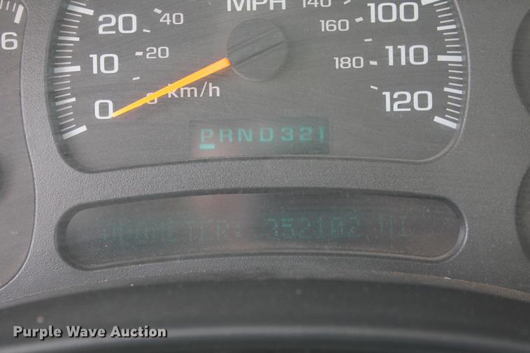 image for item DB5124 2004 Chevrolet Silverado 2500HD Crew Cab pickup truck