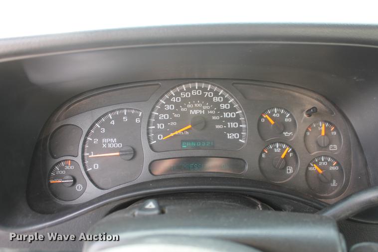 image for item DB5124 2004 Chevrolet Silverado 2500HD Crew Cab pickup truck