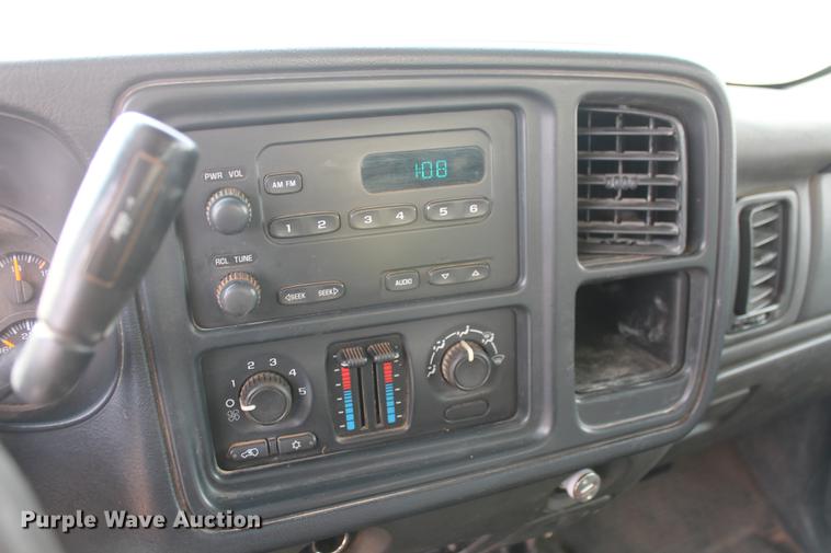 image for item DB5124 2004 Chevrolet Silverado 2500HD Crew Cab pickup truck