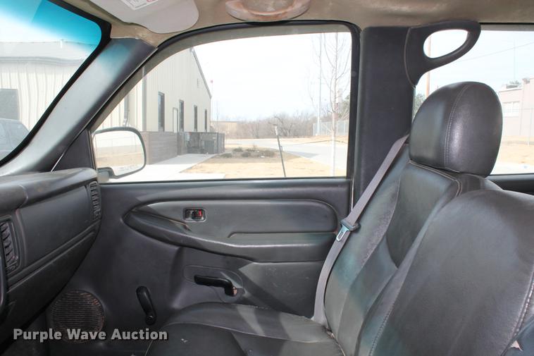 image for item DB5124 2004 Chevrolet Silverado 2500HD Crew Cab pickup truck