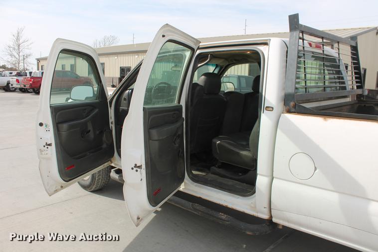 image for item DB5124 2004 Chevrolet Silverado 2500HD Crew Cab pickup truck