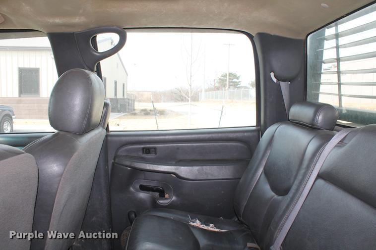 image for item DB5124 2004 Chevrolet Silverado 2500HD Crew Cab pickup truck