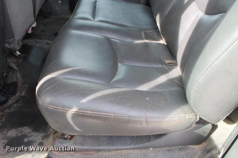 image for item DB5124 2004 Chevrolet Silverado 2500HD Crew Cab pickup truck