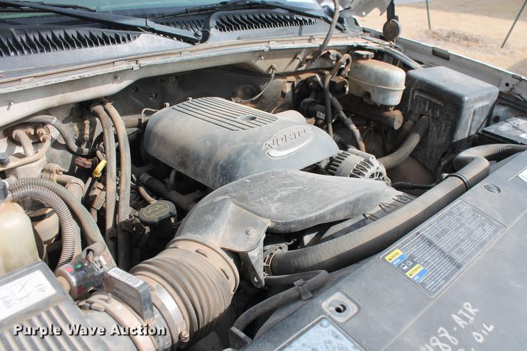 image for item DB5124 2004 Chevrolet Silverado 2500HD Crew Cab pickup truck