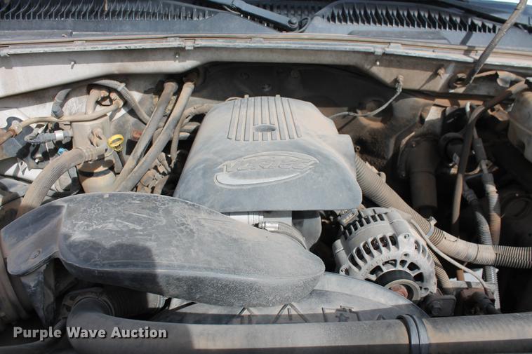 image for item DB5124 2004 Chevrolet Silverado 2500HD Crew Cab pickup truck