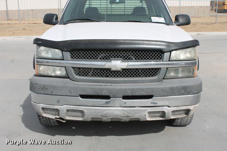 image for item DB5124 2004 Chevrolet Silverado 2500HD Crew Cab pickup truck