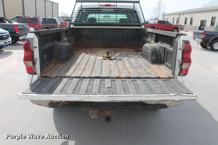 image for item DB5124 2004 Chevrolet Silverado 2500HD Crew Cab pickup truck