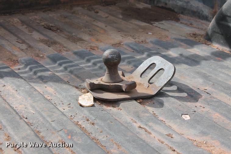 image for item DB5124 2004 Chevrolet Silverado 2500HD Crew Cab pickup truck