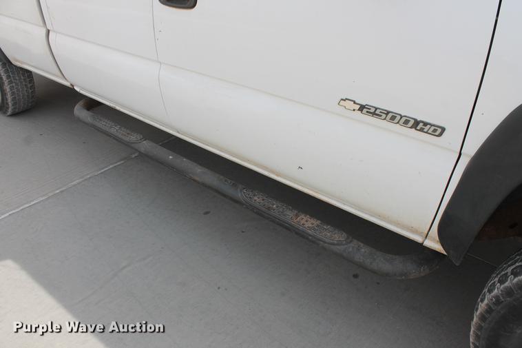 image for item DB5124 2004 Chevrolet Silverado 2500HD Crew Cab pickup truck