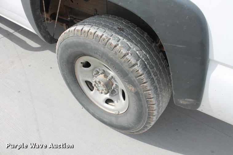 image for item DB5124 2004 Chevrolet Silverado 2500HD Crew Cab pickup truck