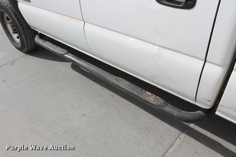 image for item DB5124 2004 Chevrolet Silverado 2500HD Crew Cab pickup truck