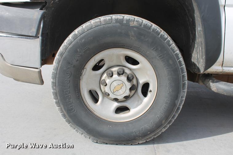 image for item DB5124 2004 Chevrolet Silverado 2500HD Crew Cab pickup truck