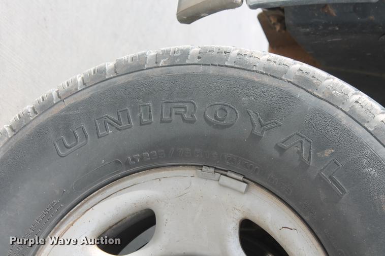 image for item DB5124 2004 Chevrolet Silverado 2500HD Crew Cab pickup truck