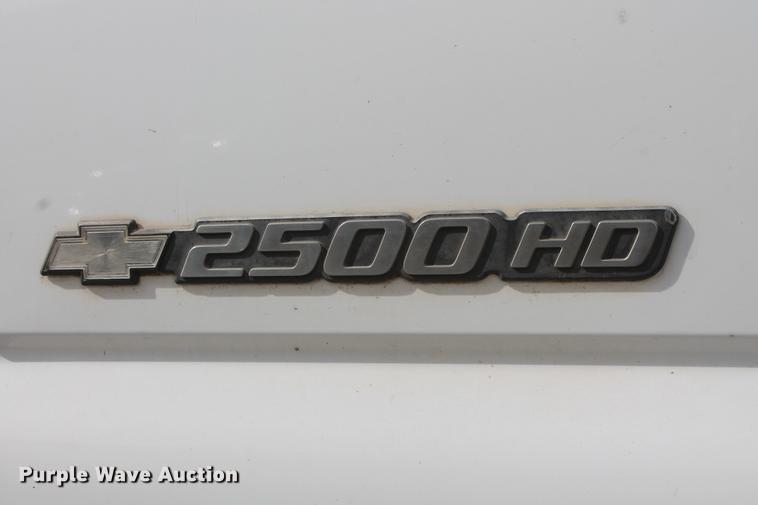 image for item DB5124 2004 Chevrolet Silverado 2500HD Crew Cab pickup truck