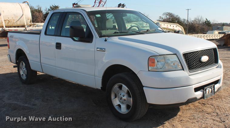 image for item DB5152 2006 Ford F150 STX SuperCab pickup truck