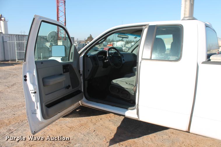 image for item DB5152 2006 Ford F150 STX SuperCab pickup truck