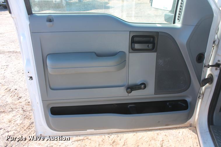 image for item DB5152 2006 Ford F150 STX SuperCab pickup truck