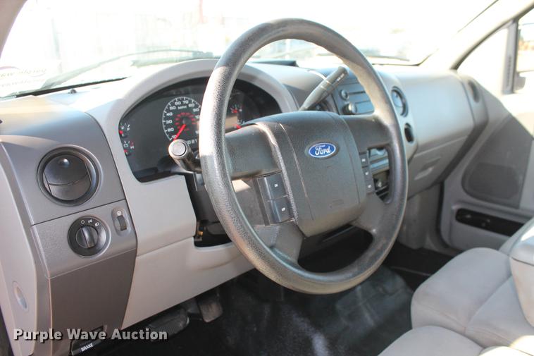 image for item DB5152 2006 Ford F150 STX SuperCab pickup truck