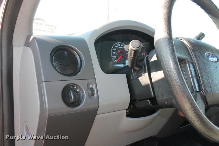 image for item DB5152 2006 Ford F150 STX SuperCab pickup truck