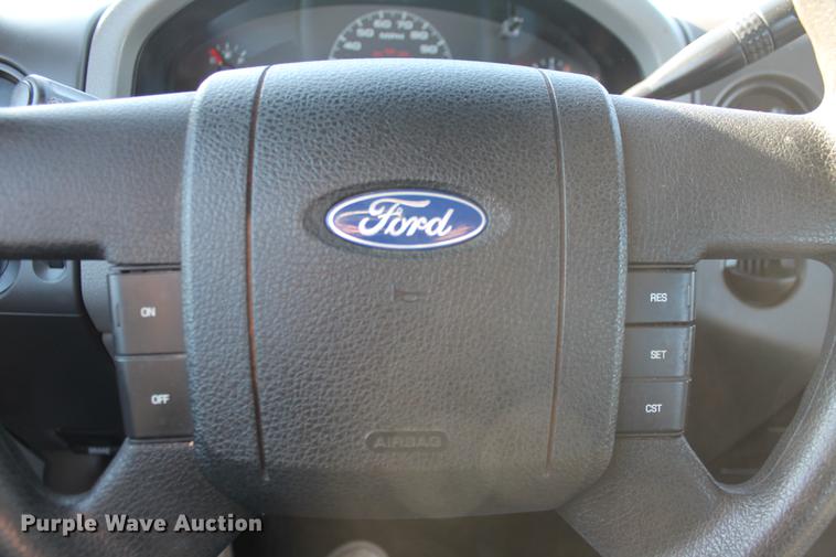image for item DB5152 2006 Ford F150 STX SuperCab pickup truck
