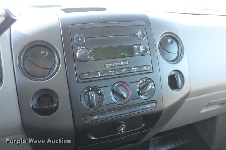 image for item DB5152 2006 Ford F150 STX SuperCab pickup truck