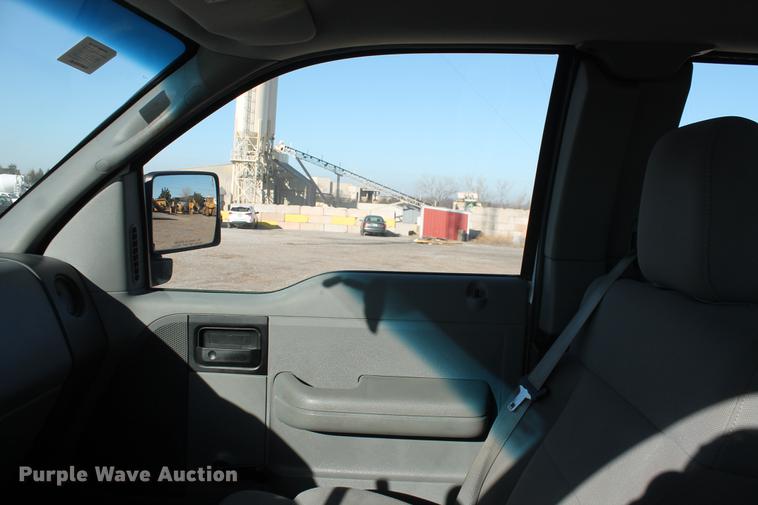 image for item DB5152 2006 Ford F150 STX SuperCab pickup truck