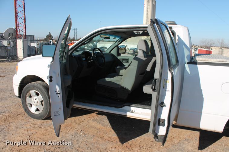image for item DB5152 2006 Ford F150 STX SuperCab pickup truck