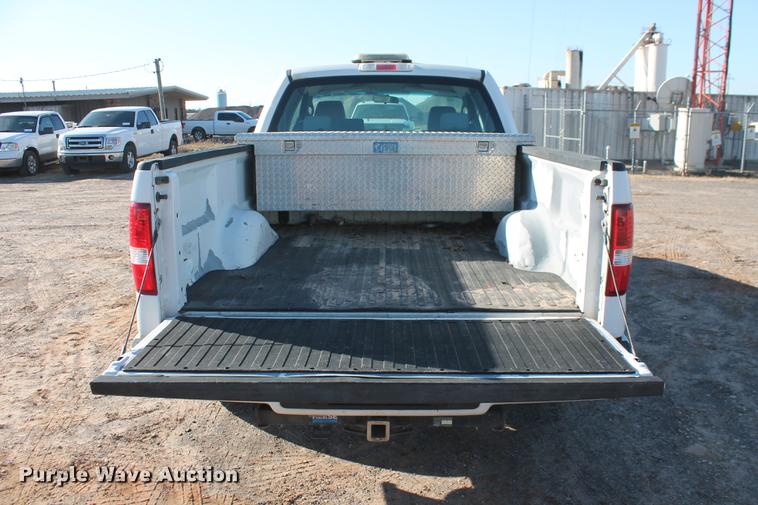 image for item DB5152 2006 Ford F150 STX SuperCab pickup truck