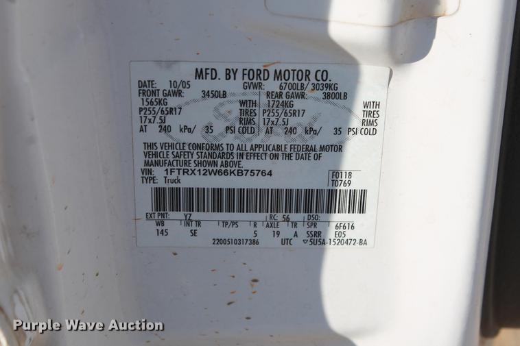 image for item DB5152 2006 Ford F150 STX SuperCab pickup truck