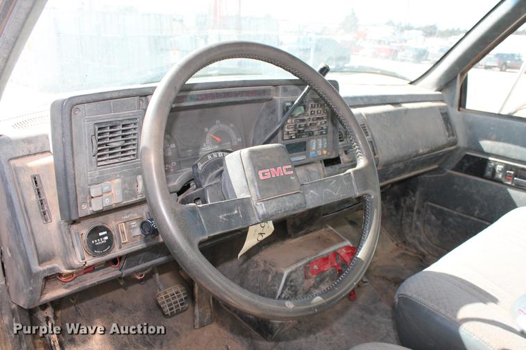 image for item DB5165 2002 GMC C6500 box truck