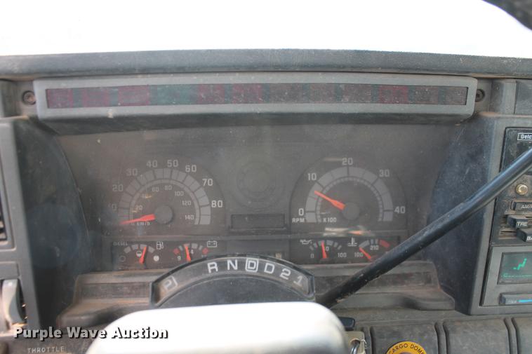 image for item DB5165 2002 GMC C6500 box truck