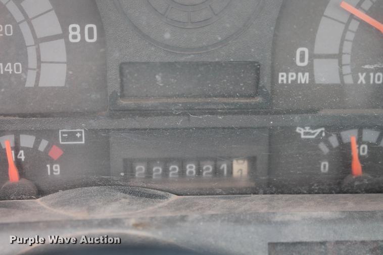 image for item DB5165 2002 GMC C6500 box truck