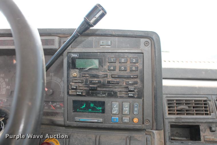 image for item DB5165 2002 GMC C6500 box truck