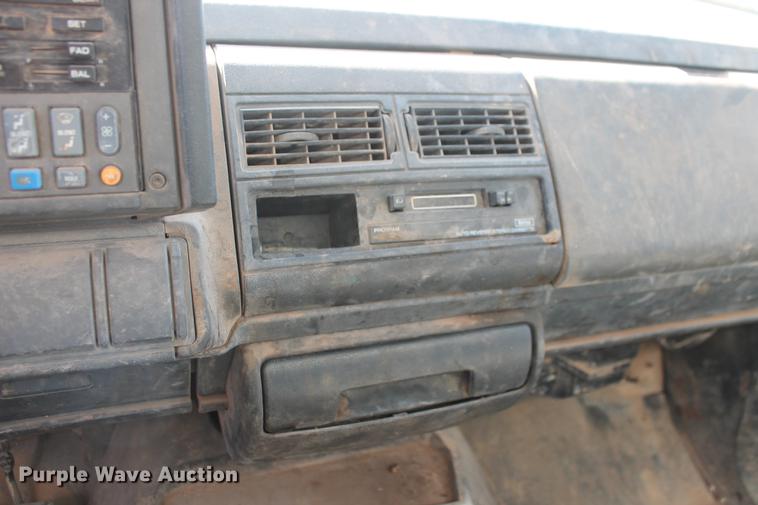 image for item DB5165 2002 GMC C6500 box truck