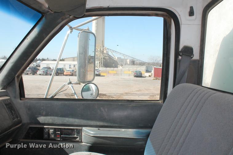 image for item DB5165 2002 GMC C6500 box truck