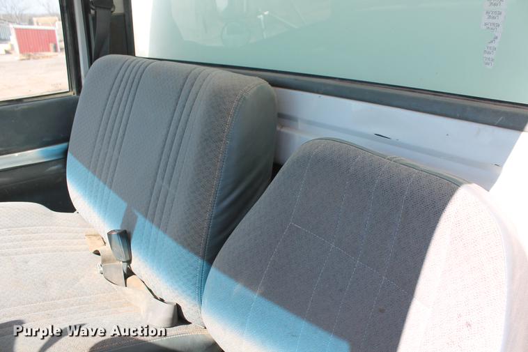 image for item DB5165 2002 GMC C6500 box truck