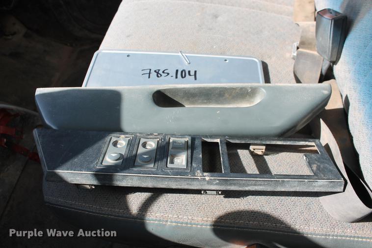 image for item DB5165 2002 GMC C6500 box truck